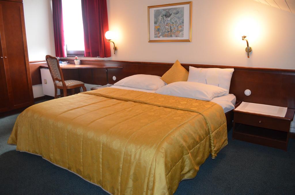 Guest House Gostisce Jutrisa Rogatec 外观 照片
